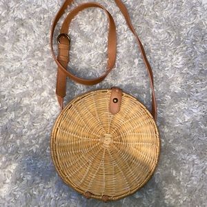Straw round crossbody